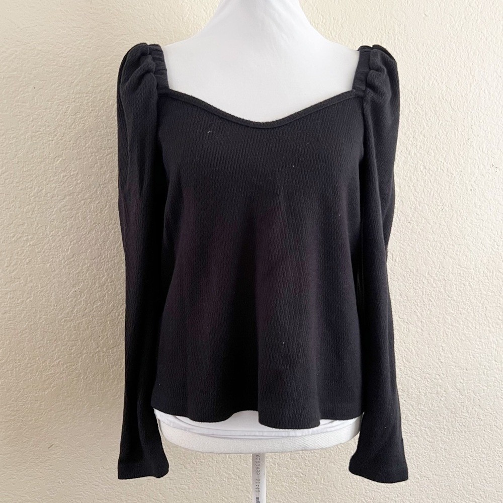 A New Approach Top Size Large Black Sweetheart Puff Sleeve Textured Knit